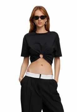 Lioness US Shopify WILD AT HEART CROP - ONYX -Lioness Sales Shop 07 07 22 LIONESS eComm ReShoots Serena RESHOOTS 843