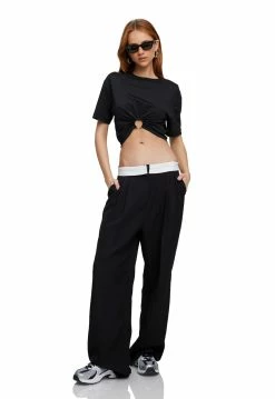 Lioness US Shopify WILD AT HEART CROP - ONYX -Lioness Sales Shop 07 07 22 LIONESS eComm ReShoots Serena RESHOOTS 847