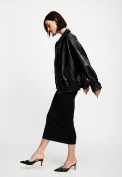 Lioness US Shopify KENNY BOMBER - JET BLACK -Lioness Sales Shop 07 12 22 LIONESS JAN Kristel JAN 1446