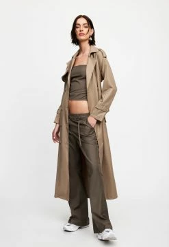 Lioness US Shopify TRENCHEROUS COAT - BEIGE 10 Lioness US Shopify TRENCHEROUS COAT - BEIGE -Lioness Sales Shop 07 12 22 LIONESS JAN Kristel JAN 274