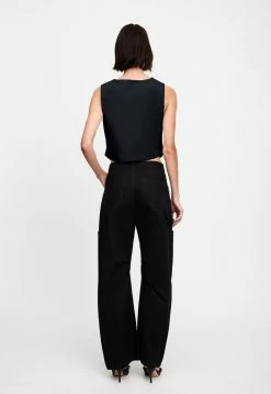 Lioness US Shopify GISELE VEST - ONYX -Lioness Sales Shop 07 12 22 LIONESS JAN Kristel JAN 460