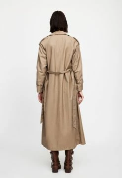 Lioness US Shopify TRENCHEROUS COAT - BEIGE 11 Lioness US Shopify TRENCHEROUS COAT - BEIGE -Lioness Sales Shop 07 12 22 LIONESS JAN Kristel JAN 734