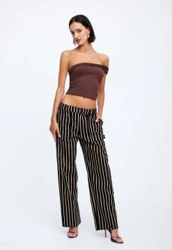 Lioness US Shopify MAGIC OFF SHOULDER - CHOCOLATE -Lioness Sales Shop 19 12 22 LIONESS eCOMM FEB FEB 352 4b2a52155d574b3984f2b5ebd4f1c3ca