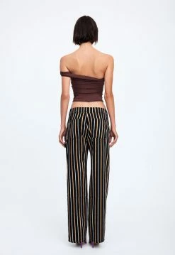 Lioness US Shopify MAGIC OFF SHOULDER - CHOCOLATE -Lioness Sales Shop 19 12 22 LIONESS eCOMM FEB FEB 370