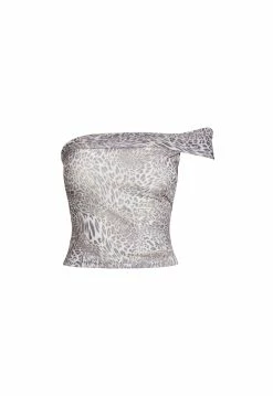 Lioness US Shopify MAGIC OFF SHOULDER - LEOPARD -Lioness Sales Shop 24 01 23 LIONESS FEB GM GHOST MANNEQUIN FEB23 050