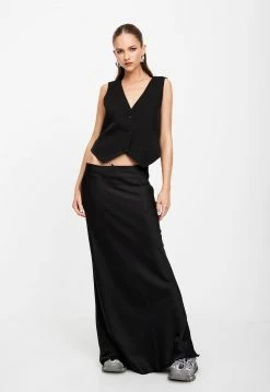 Lioness Sales Shop -Lioness Sales Shop 25 01 23 LIONESS ReShoots Serena RESHOOTS 013