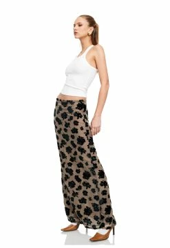 Lioness US Shopify HAUTE BASIC SINGLET - WHITE -Lioness Sales Shop LT88 657 1WHITE LB88 519 2FLORAL5 1be5492c 053b 4058 b13a 566fa6b4e073